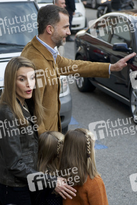 Prinz Felipe mit Prinzessin Letizia und ihren Kindern Prinzessin Leonor und Prinzessin Sofia