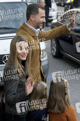 Prinz Felipe mit Prinzessin Letizia und ihren Kindern Prinzessin Leonor und Prinzessin Sofia