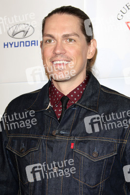 Steve Howey