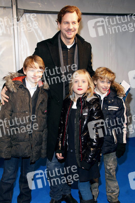 Thomas Heinze mit Begleitung