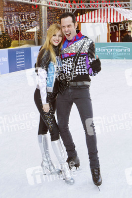 Isabel Volk, Forrest Ryan McKinnon