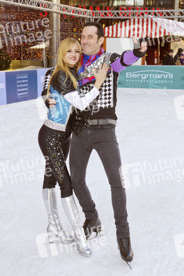 Isabel Volk, Forrest Ryan McKinnon