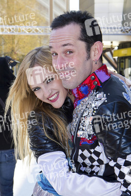 Isabel Volk, Forrest Ryan McKinnon