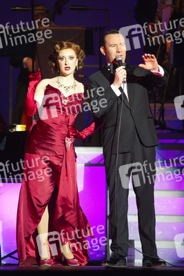 Tam Ward als Frank Sinatra