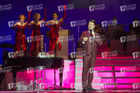 Phil Barley als Dean Martin