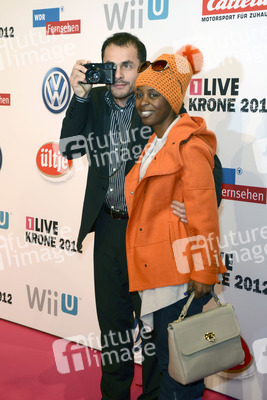 Shary Cheyenne Reeves mit Begleitung