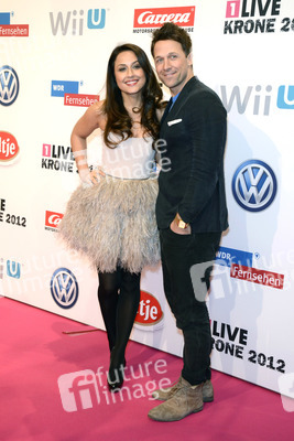 Nina Moghaddam mit Begleitung