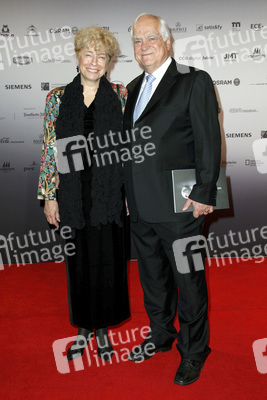 Gesine Schwan mit Begleitung