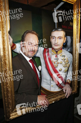 Till Demtröder mit Bodypaint-Model