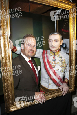 Till Demtröder mit Bodypaint-Model