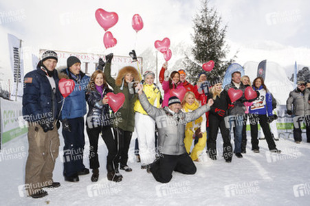 Till Demtröder mit seinen Gästen Magdalena Brzeska, Bernhard Bettermann, Maxi Arland, Bettina Cramer, Caroline Beil, Patrick Lindner, Eva Habermann, Regina Halmich, Nova Meierhenrich und anderen