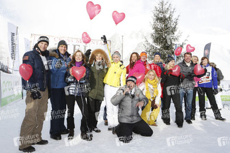 Till Demtröder mit seinen Gästen Magdalena Brzeska, Bernhard Bettermann, Maxi Arland, Bettina Cramer, Caroline Beil, Patrick Lindner, Eva Habermann, Regina Halmich, Nova Meierhenrich und anderen