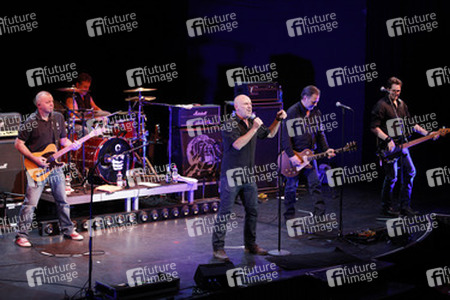 Bubi Hönig, Rolf Möller, Kai 'Havaii' Schlasse, Stefan 'Kleinkrieg' Klein, Lars 'Larson' Hartmann (Extrabreit)