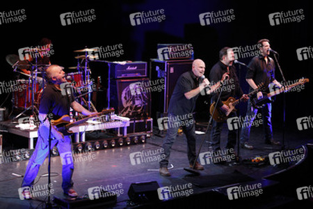 Bubi Hönig, Rolf Möller, Kai 'Havaii' Schlasse, Stefan 'Kleinkrieg' Klein, Lars 'Larson' Hartmann (Extrabreit)