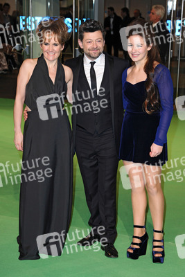 Andy Serkis mit Gattin Loraine Ashbourne und Tochter