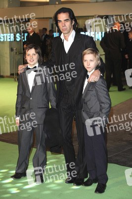 Nick Cave mit seinen Söhnen