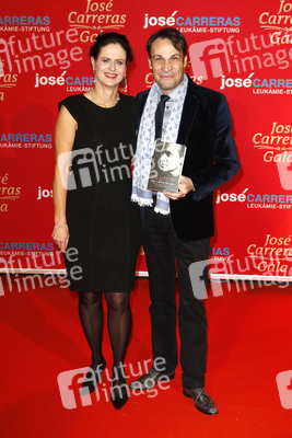 Alexander-Klaus Stecher mit Begleitung