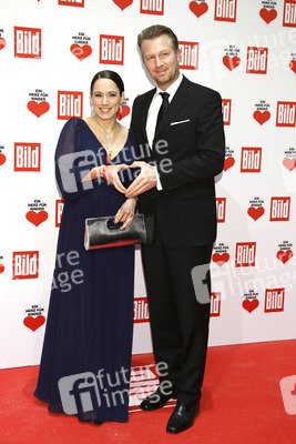 Simone Panteleit mit Begleitung