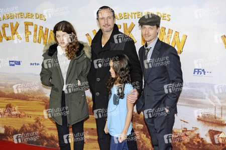 Benno Fürmann mit Tochter Zoe und Gast, Tom Schilling