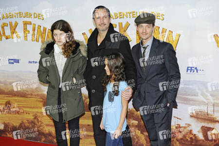 Benno Fürmann mit Tochter Zoe und Gast, Tom Schilling