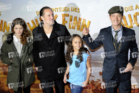 Benno Fürmann mit Tochter Zoe und Gast, Tom Schilling