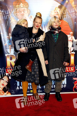 Theresa Hübchen mit Kindern