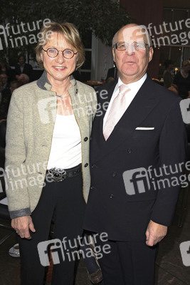 Gunnar Uldall mit Begleitung