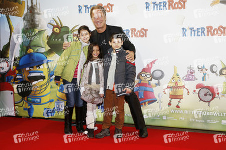 Tom Gerhardt mit Kindern