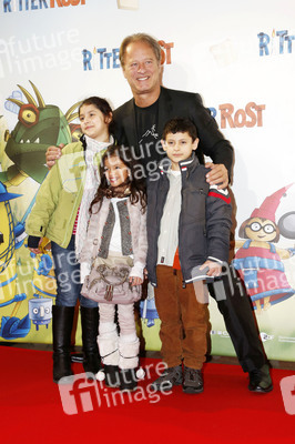 Tom Gerhardt mit Kindern