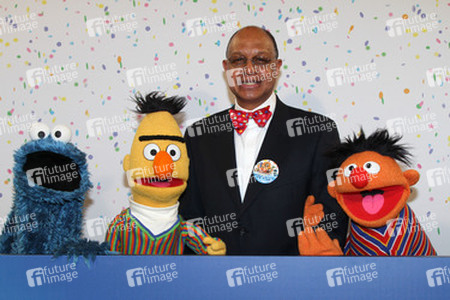 Melvin Ming mit Krümelmonster, Bert und Ernie