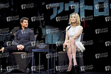 Tom Cruise, Rosamund Pike