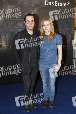 Jan Josef Liefers, Anna Loos