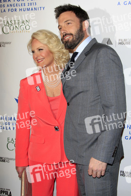 Cindy McCain, Ben Affleck