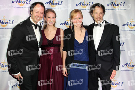 Gerrit und Frederik Braun mir Partnern