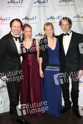 Gerrit und Frederik Braun mir Partnern