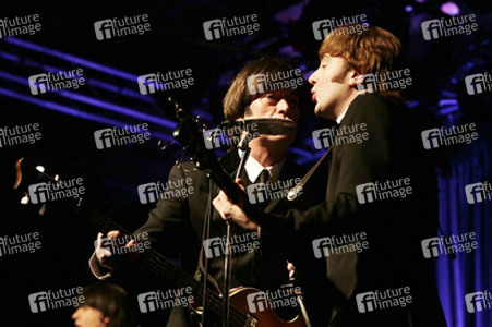 Craig Gamble als George Harrison, Paul Tudhope als John Lennon