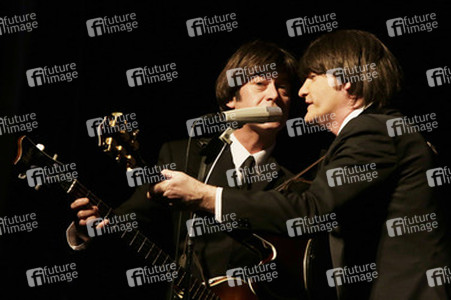 Steve White als Paul McCartney, Craig Gamble als George Harrison