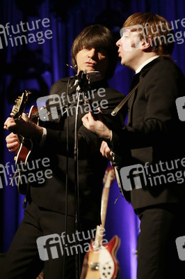 Craig Gamble als George Harrison, Paul Tudhope als John Lennon