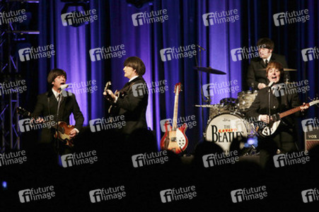 Steve White als Paul McCartney, Craig Gamble als George Harrison, Simon Ramsden als Ringo Starr, Paul Tudhope als John Lennon