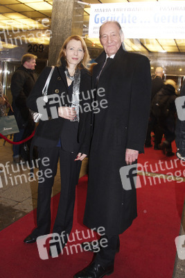 Michael Mendl mit Begleitung