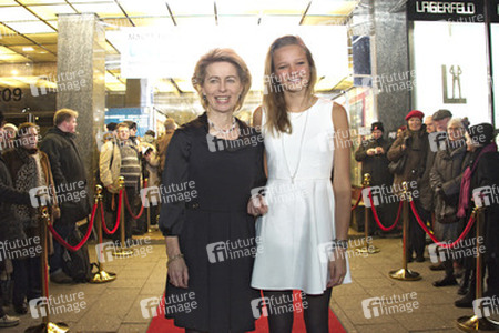 Ursula von der Leyen mit Lilly Schröder