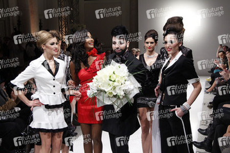 Harald Glööckler mit Model