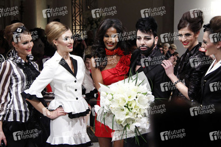 Harald Glööckler mit Model