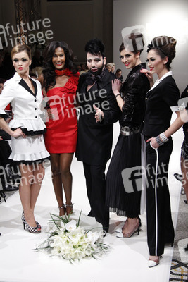 Harald Glööckler mit Model