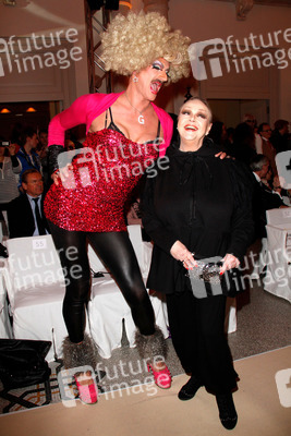 Gloria Viagra, Barbara Schöne