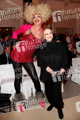 Gloria Viagra, Barbara Schöne