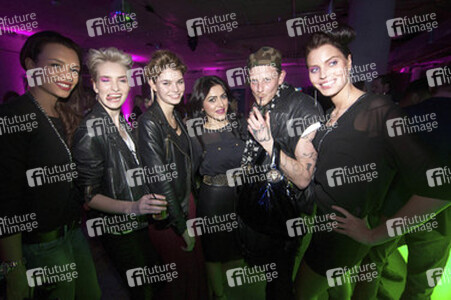 Anika Scheibe, Gita Kurdpoor, Oliver Rath mit Gästen