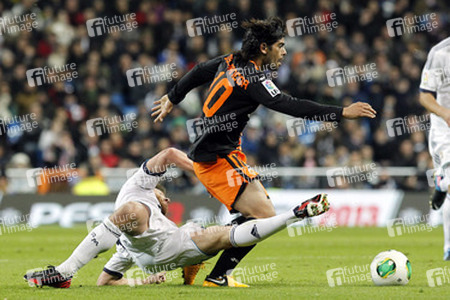 Xabi Alonso, Éver Banega