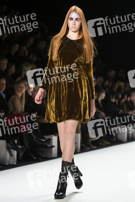 Rebekka Ruétz Model