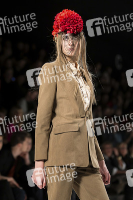 Rebekka Ruétz Model